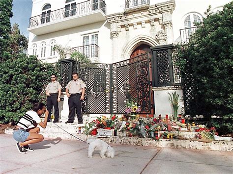 gianni versace dead picture|gianni versace murder crime scene.